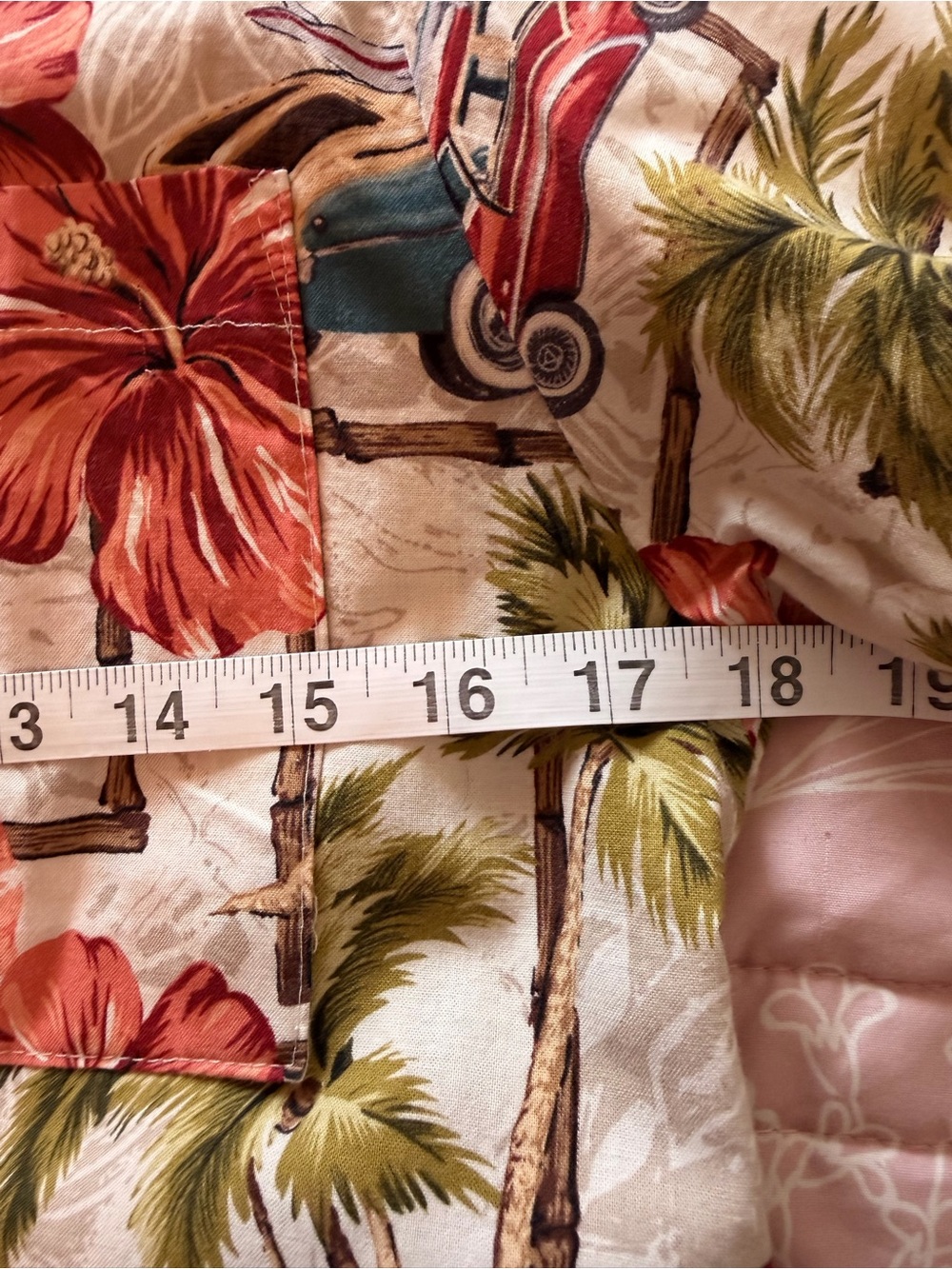 Vintage Islands Fine Burgers & Drinks
Hawaiian Aloha Shirt - Size XS. - Picture 13 of 16